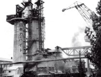 Vertical conveyors for chemical fertilizer plants